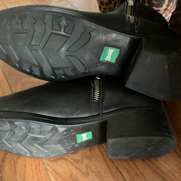 Cougar Waterproof Black Booties - Picture 10 of 12